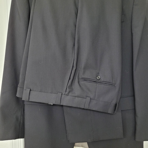 Men's Calvin Klein 2 piece suit - Picture 6 of 9